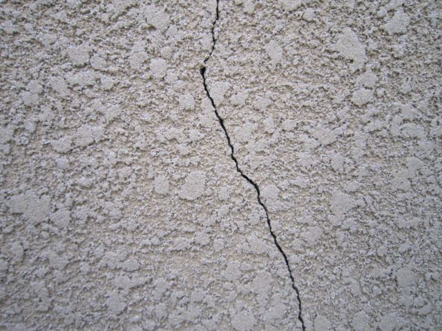 外壁の劣化を放置すると起こる症状?